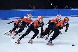 松井秀喜与大谷翔平在一次棒球活动中同台，被视为日本两代强打的传承